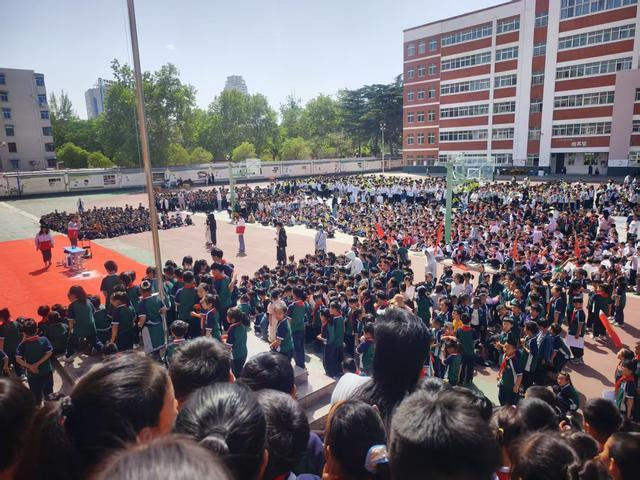 从液氮魔法到AI伙伴，解放区校园刮起超燃科学风(图3)